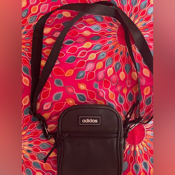 Black Adidas Crossbody. Measures approximately 8 x 6”.EUC - Picture 2 of 6